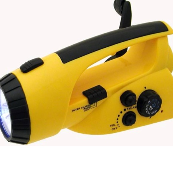 Hercules Dynamo FM/AM Crank Powered Radio with LED Flashlight - Picture 2 of 3